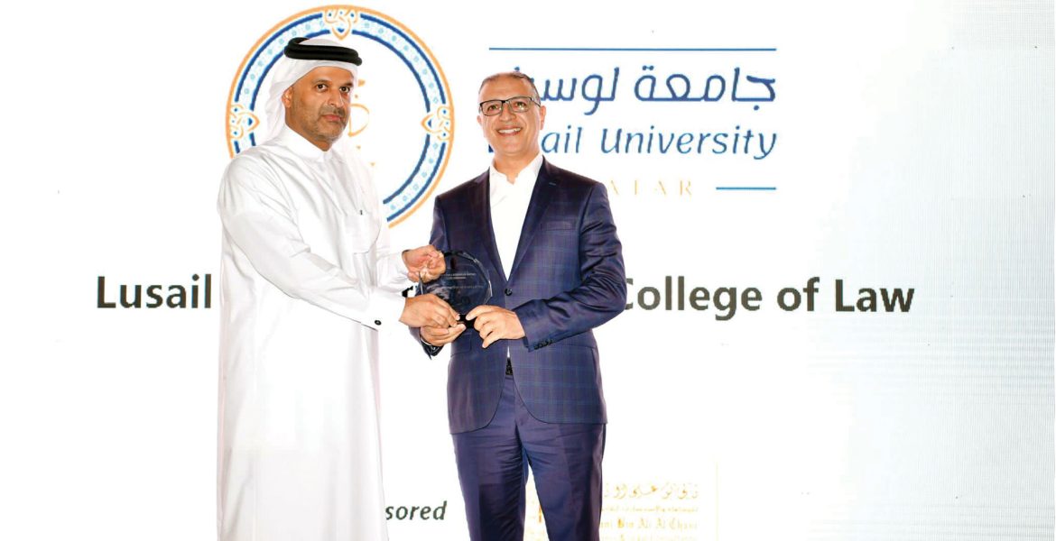 جائـزة-التميز-لكلية-القانون-بجامعة-لوسيل