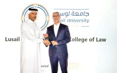 جائـزة-التميز-لكلية-القانون-بجامعة-لوسيل
